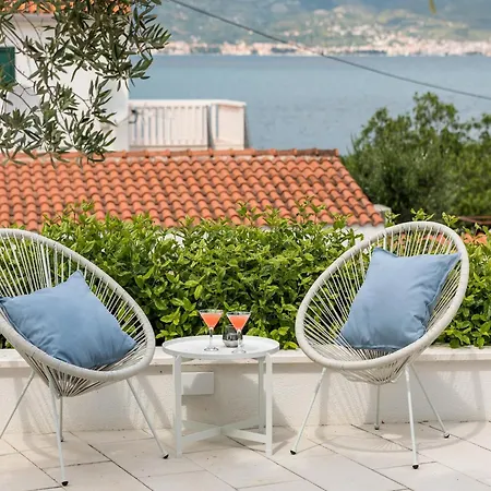 Coastal Charm- A By The Waves, Cleaning Included * Trogir