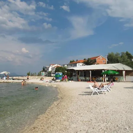 Apartment Apartment In Slatine Near The Beach & Pool, Cleaning Included