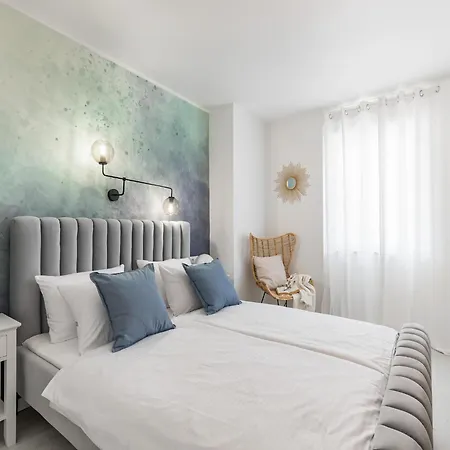 Coastal Charm- A By The Waves, Cleaning Included *