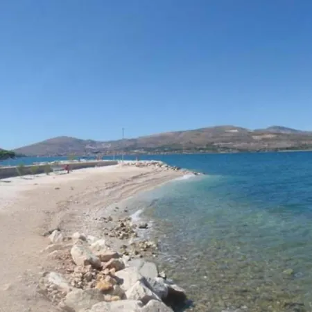 Apartment In Slatine Near The Beach & Pool, Cleaning Included
