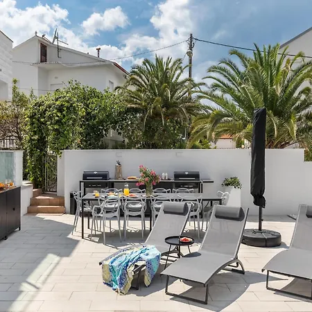 Apartment In Slatine Near The Beach & Pool, Cleaning Included Apartment *