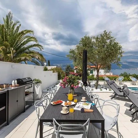 Apartment In Slatine Near The Beach & Pool, Cleaning Included * Trogir