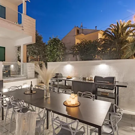 Apartment In Slatine Near The Beach & Pool, Cleaning Included