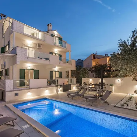 Apartment In Slatine Near The Beach & Pool, Cleaning Included Apartment *