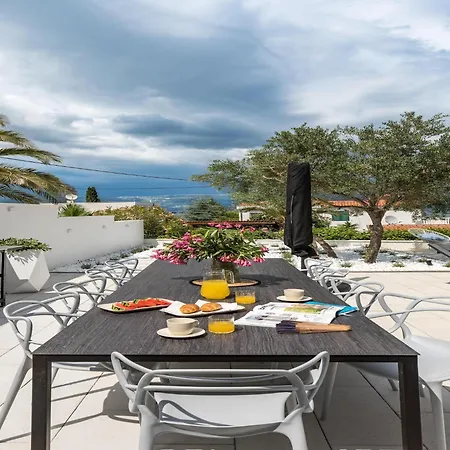 Apartment Apartment In Slatine Near The Beach & Pool, Cleaning Included *
