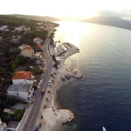 Apartment Apartment In Slatine Near The Beach & Pool, Cleaning Included Trogir