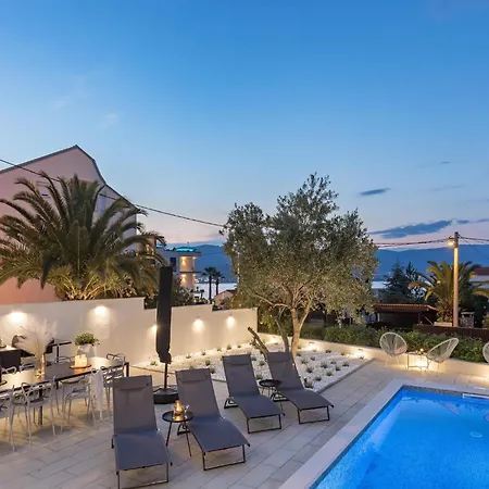 Apartment In Slatine Near The Beach & Pool, Cleaning Included *