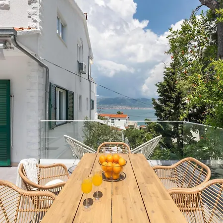 Apartment In Slatine Near The Beach & Pool, Cleaning Included