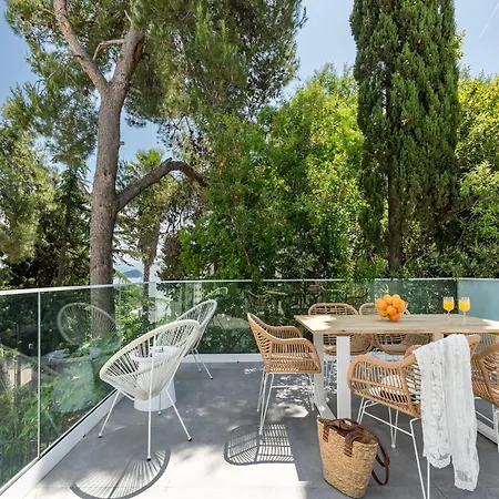 Apartment In Slatine Near The Beach & Pool, Cleaning Included